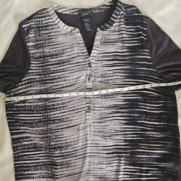 Elegant Black and Cream Blouse - Picture 9 of 16